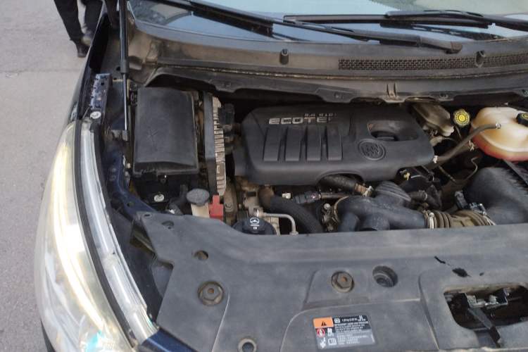 Used Buick GL8 2014 2.4L LT Luxury Business Executive Edition Engine Bay Right