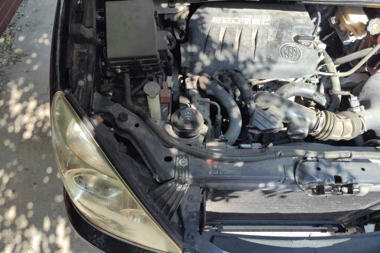 Used Buick GL8 2014 2.4L Executive Edition Engine Bay Right