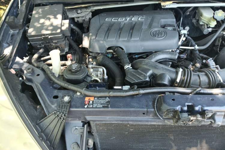 Used Buick GL8 2014 2.4L Classic Edition Engine Bay Right