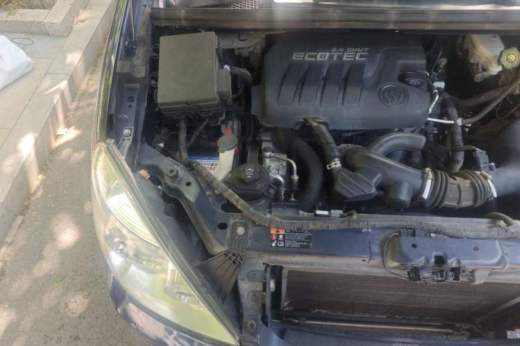 Used Buick GL8 2014 2.4L Classic Edition Engine Bay Right