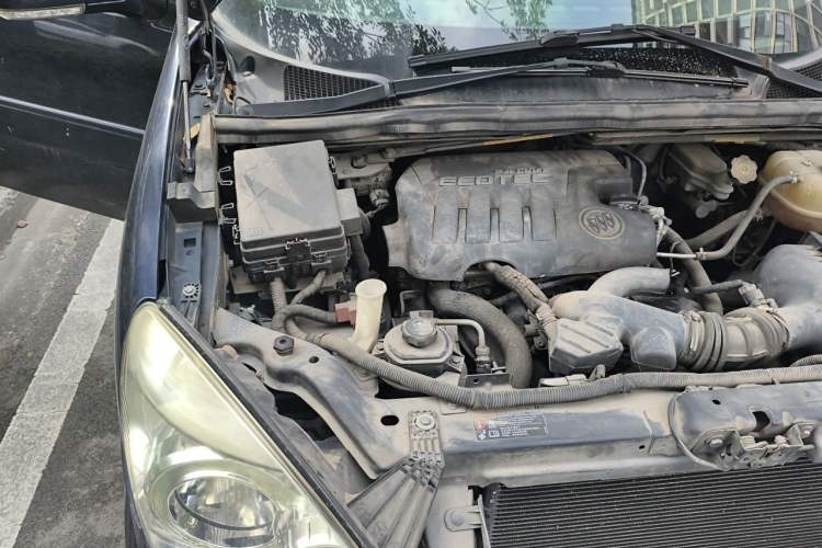Used Buick GL8 2014 2.4L Classic Edition Engine Bay Right