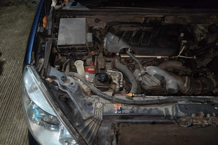 Used Buick GL8 2014 2.4L Classic Edition Engine Bay Right