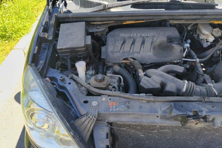 Used Buick GL8 2014 2.4L Comfort Edition Engine Bay Right