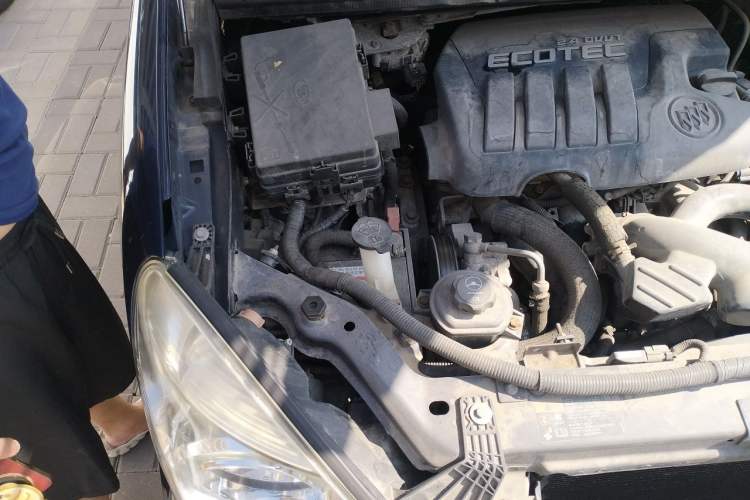 Used Buick GL8 2014 2.4L Classic Edition Engine Bay Right