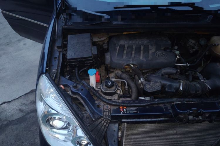 Used Buick GL8 2014 2.4L Classic Edition Engine Bay Right