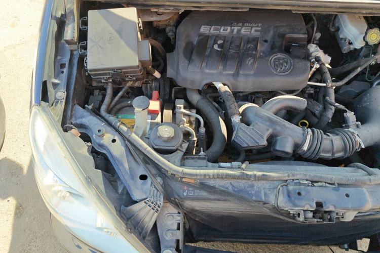 Used Buick GL8 2014 2.4L Classic Edition Engine Bay Right