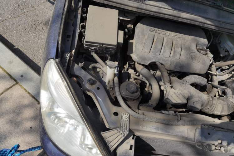 Used Buick GL8 2014 2.4L Classic Edition Engine Bay Right