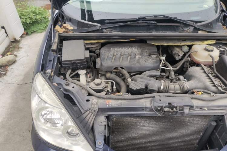 Used Buick GL8 2014 2.4L Comfort Edition Engine Bay Right