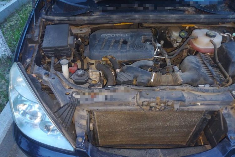 Used Buick GL8 2014 2.4L Comfort Edition Engine Bay Right