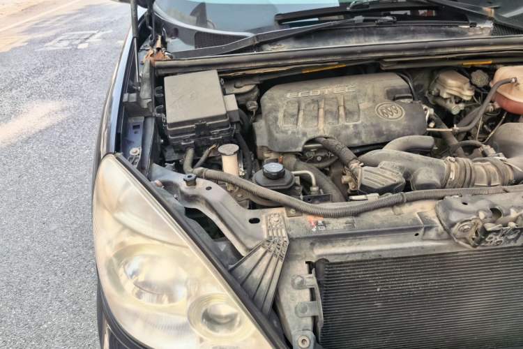 Used Buick GL8 2014 2.4L Classic Edition Engine Bay Right