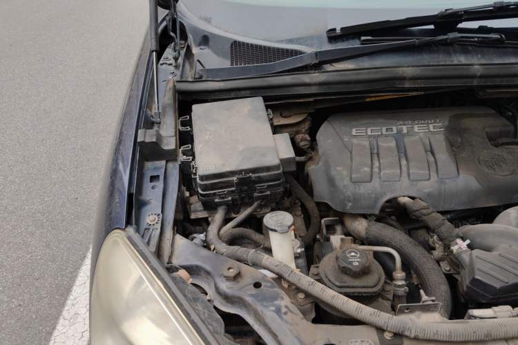 Used Buick GL8 2014 2.4L Comfort Edition Engine Bay Right