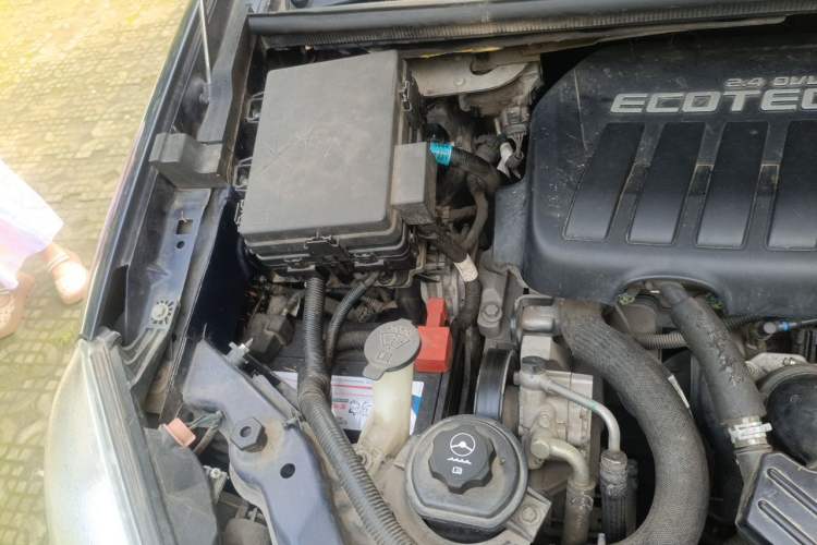 Used Buick GL8 2014 2.4L Classic Edition Engine Bay Right
