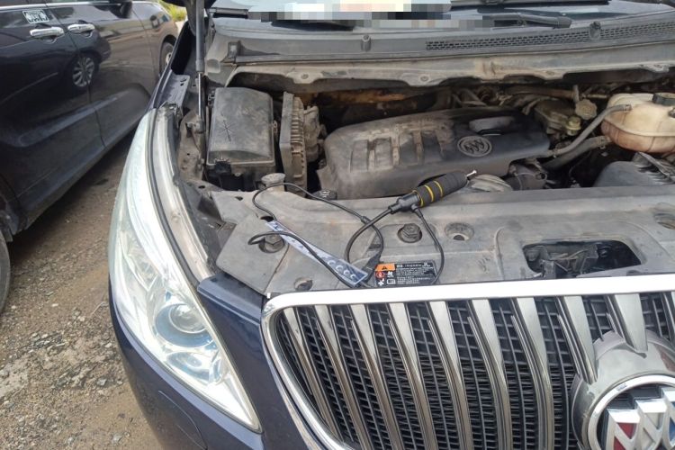 Used Buick GL8 2014 2.4L LT Luxury Business Executive Edition Engine Bay Right