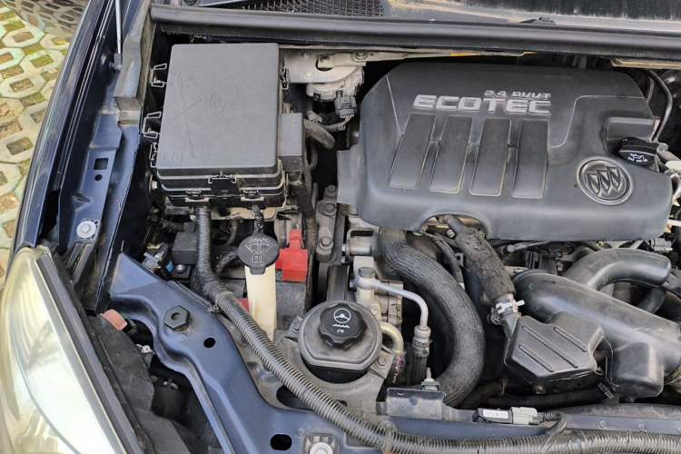 Used Buick GL8 2014 2.4L Classic Edition Engine Bay Right