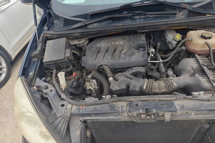 Used Buick GL8 2014 2.4L Executive Edition Engine Bay Right