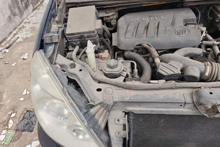 Used Buick GL8 2014 2.4L Classic Edition Engine Bay Right
