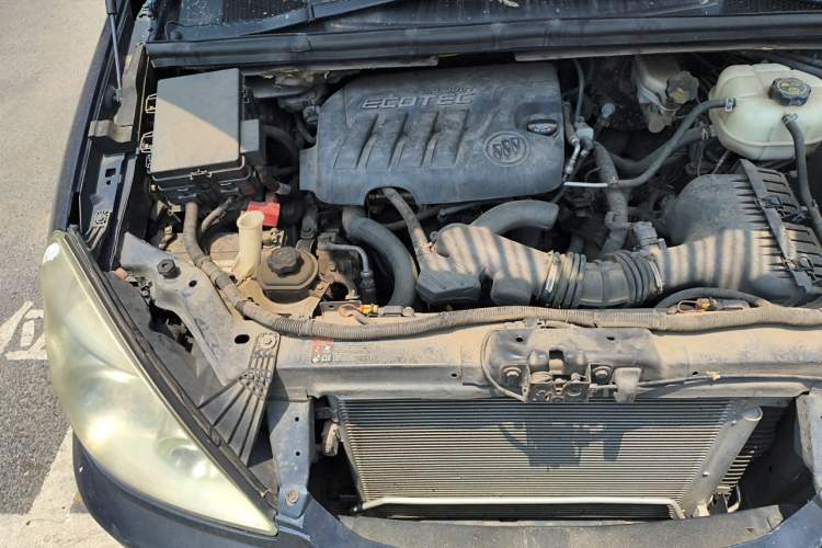 Used Buick GL8 2014 2.4L Executive Edition Engine Bay Right