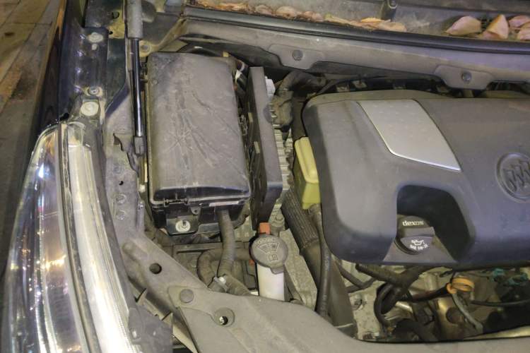 Used Buick GL8 2014 3.0L GT Luxury Business Haoya Edition Engine Bay Right