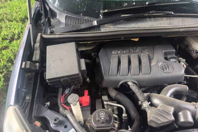 Used Buick GL8 2014 2.4L Classic Edition Engine Bay Right