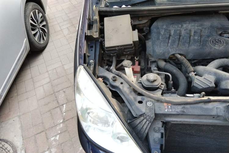Used Buick GL8 2014 2.4L Classic Edition Engine Bay Right