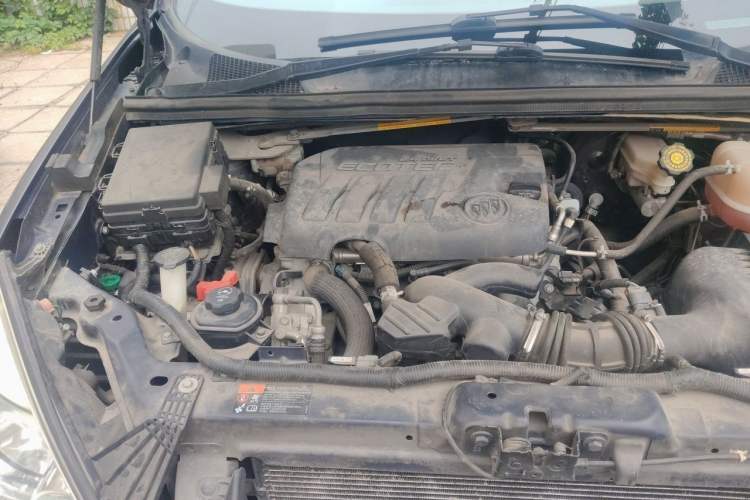 Used Buick GL8 2014 2.4L Classic Edition Engine Bay Right