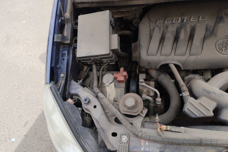 Used Buick GL8 2014 2.4L Executive Edition Engine Bay Right