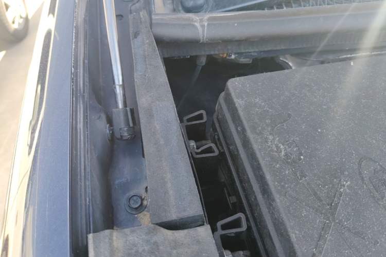 Used Buick GL8 2014 2.4L Executive Edition Engine Bay Right