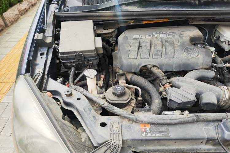 Used Buick GL8 2014 2.4L Classic Edition Engine Bay Right