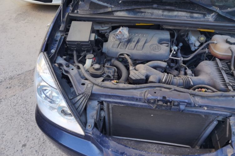 Used Buick GL8 2014 2.4L Classic Edition Engine Bay Right