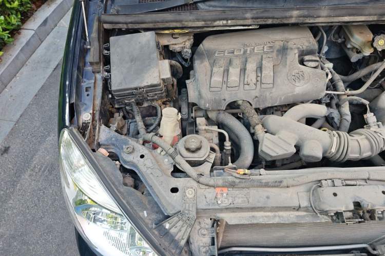 Used Buick GL8 2014 2.4L Comfort Edition Engine Bay Right