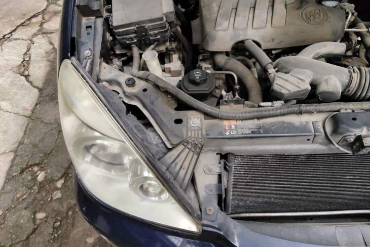 Used Buick GL8 2014 2.4L Classic Edition Engine Bay Right