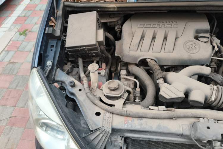 Used Buick GL8 2014 2.4L Comfort Edition Engine Bay Right