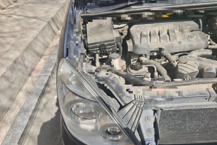 Used Buick GL8 2014 2.4L Comfort Edition Engine Bay Right
