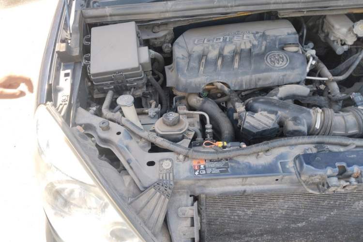 Used Buick GL8 2014 2.4L Classic Edition Engine Bay Right