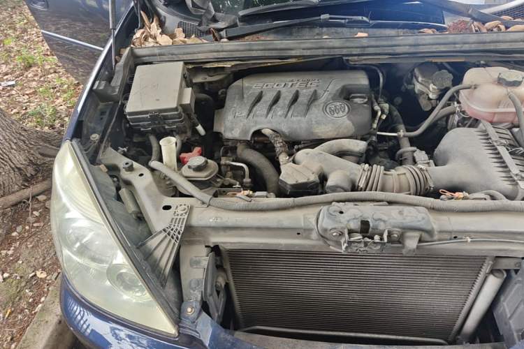 Used Buick GL8 2014 2.4L Executive Edition Engine Bay Right