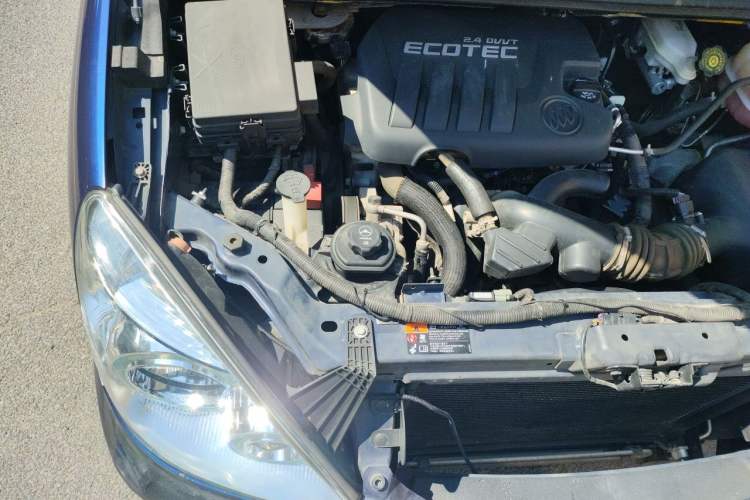 Used Buick GL8 2014 2.4L Classic Edition Engine Bay Right