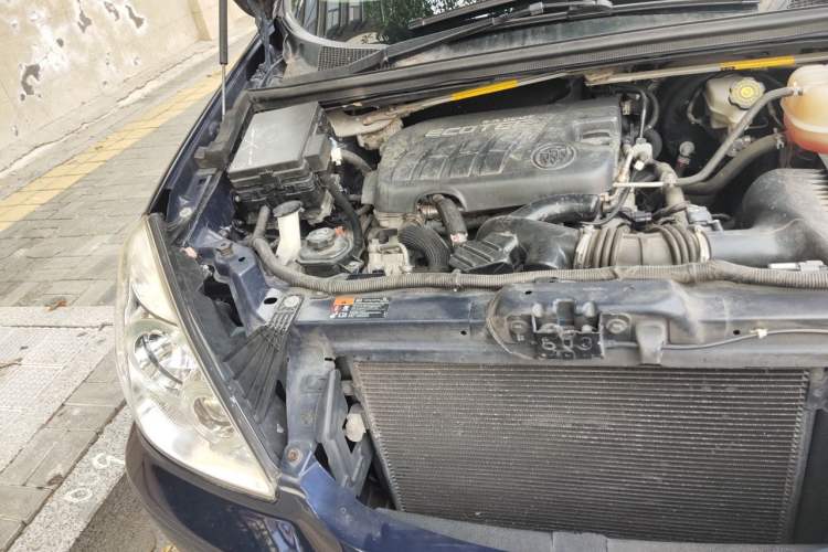 Used Buick GL8 2014 2.4L Classic Edition Engine Bay Right