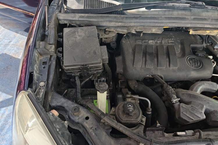 Used Buick GL8 2014 2.4L Comfort Edition Engine Bay Right