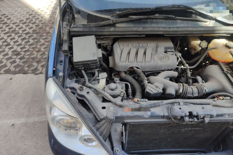 Used Buick GL8 2014 2.4L Classic Edition Engine Bay Right