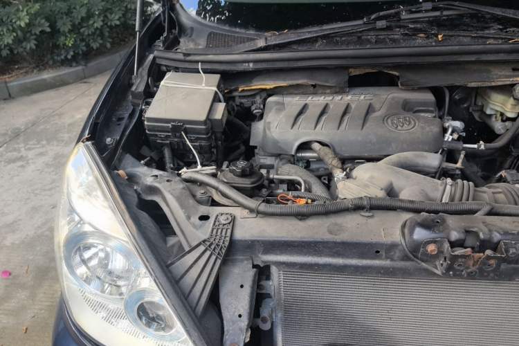 Used Buick GL8 2014 2.4L Classic Edition Engine Bay Right