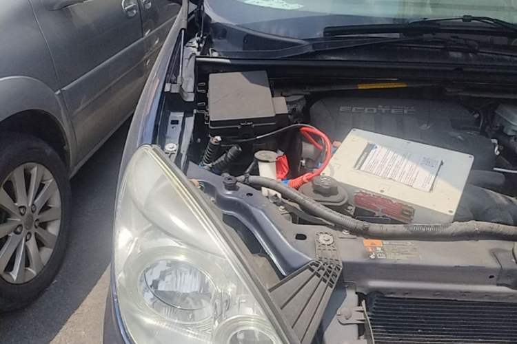 Used Buick GL8 2014 2.4L Executive Edition Engine Bay Right