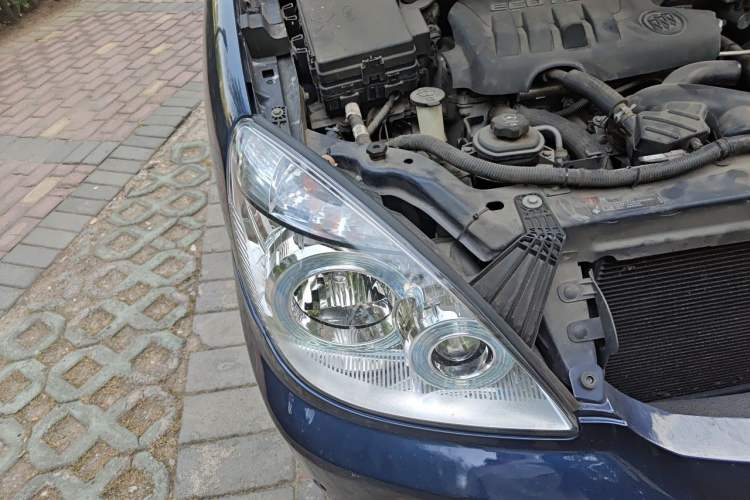 Used Buick GL8 2014 2.4L Classic Edition Engine Bay Right