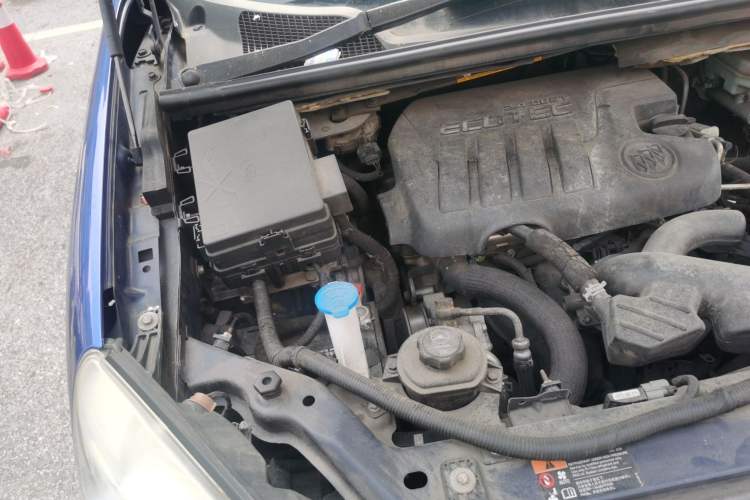 Used Buick GL8 2014 2.4L Classic Edition Engine Bay Right
