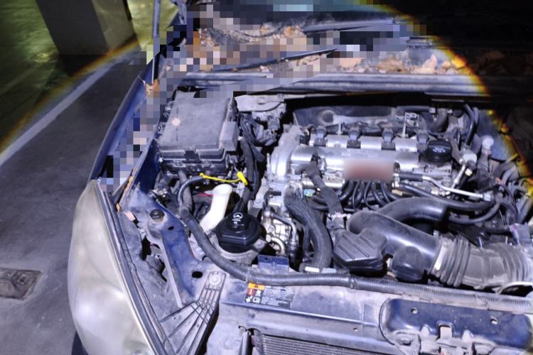 Used Buick GL8 2014 2.4L Comfort Edition Engine Bay Right