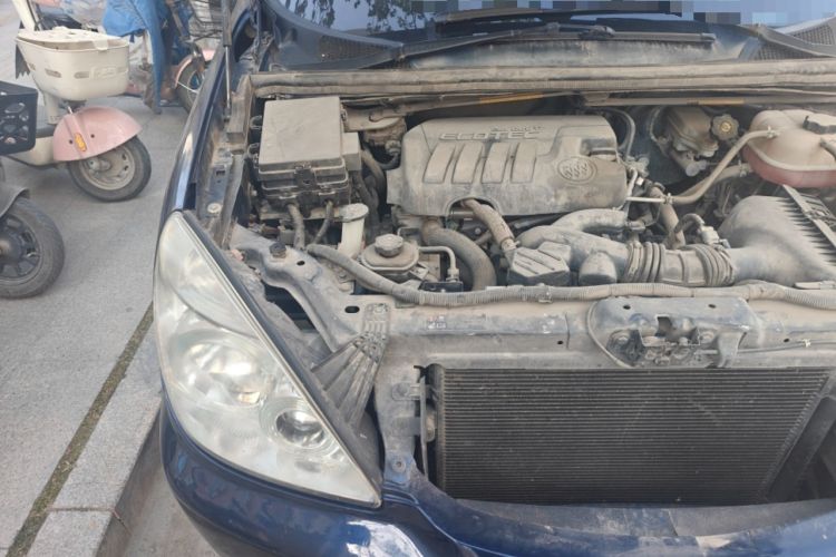 Used Buick GL8 2014 2.4L Classic Edition Engine Bay Right