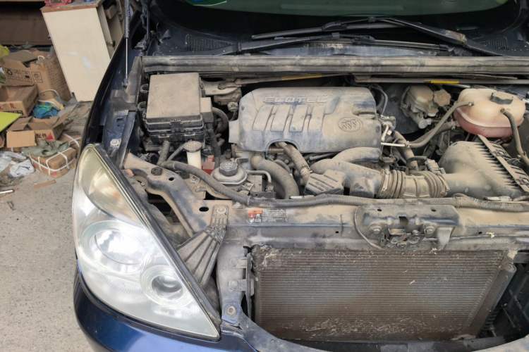 Used Buick GL8 2014 2.4L Classic Edition Engine Bay Right