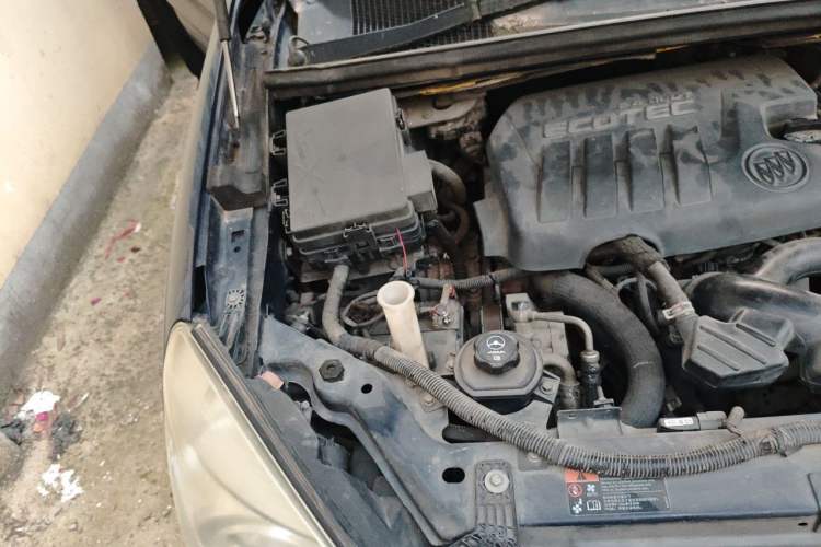 Used Buick GL8 2014 2.4L Classic Edition Engine Bay Right