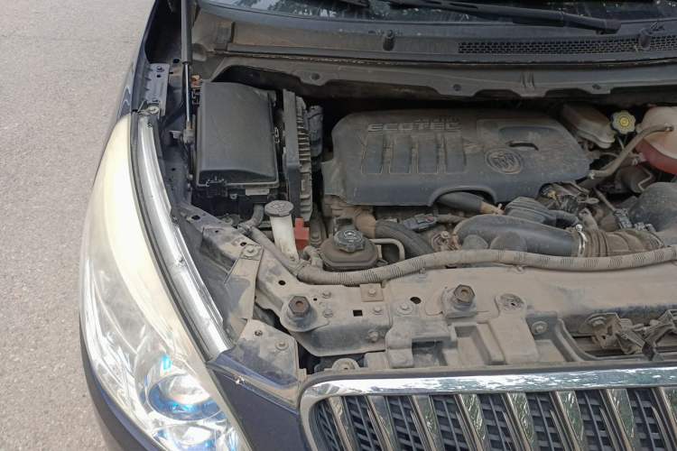 Used Buick GL8 2014 2.4L LT Luxury Business Executive Edition Engine Bay Right