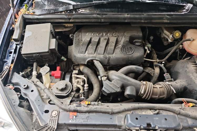 Used Buick GL8 2014 2.4L Comfort Edition Engine Bay Right