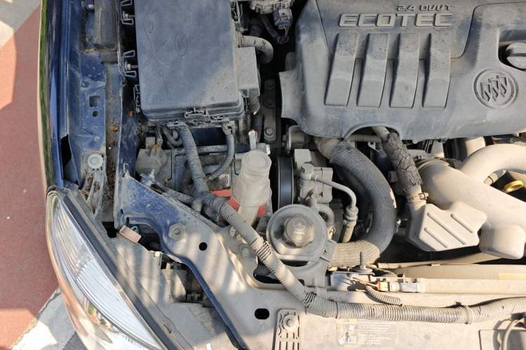 Used Buick GL8 2014 2.4L Classic Edition Engine Bay Right